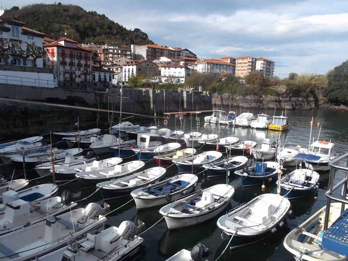 puerto pesquero del paí vasco mundaka