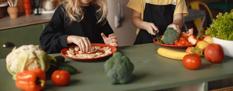 Niños cocinando SCHOOLS NETWORK 800